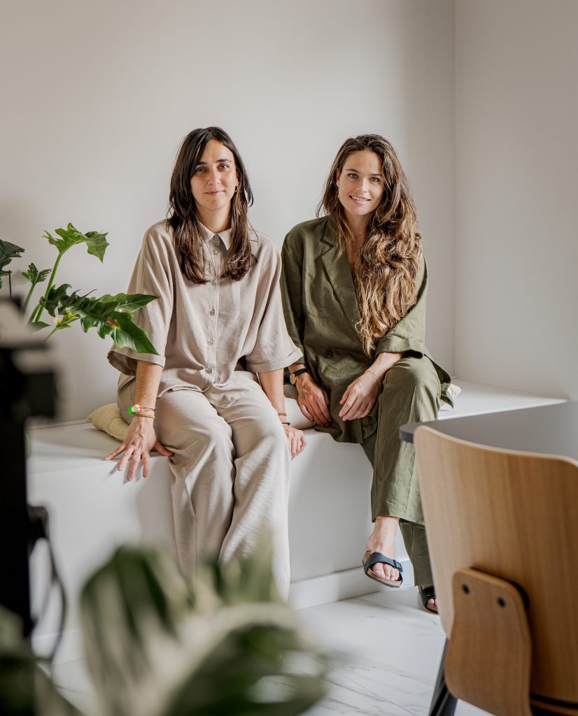 Oihane Eguren y Blanca García, arquitectas fundadoras del estudio de arquitectura OE Arkitektura en Vitoria-Gasteiz